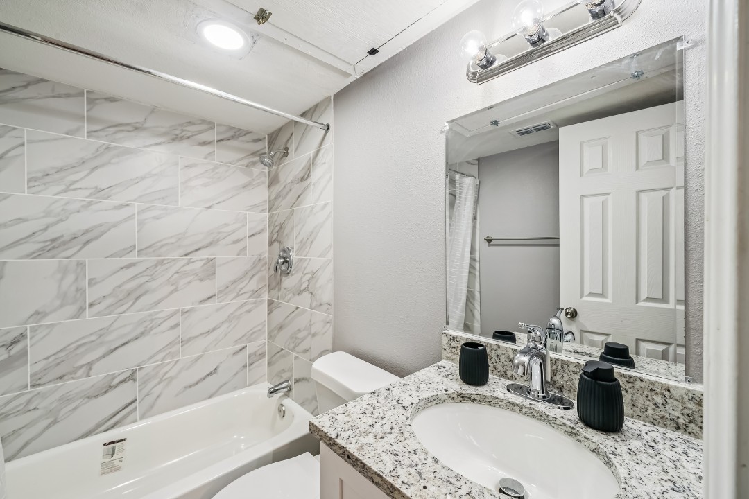 Vista Buena · Unit 3332 1/1
