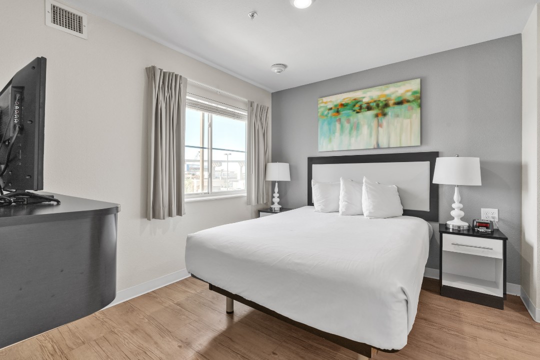 2 Bedrooms · Signature layout