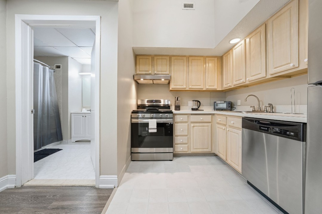 The Liberty Building · Unit 204 1/1