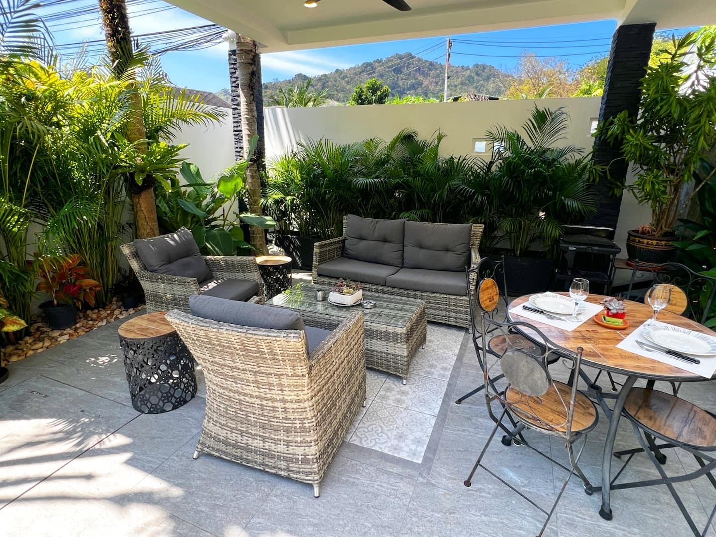 Ruby · Intimate Oasis, 2 bedrooms Pool