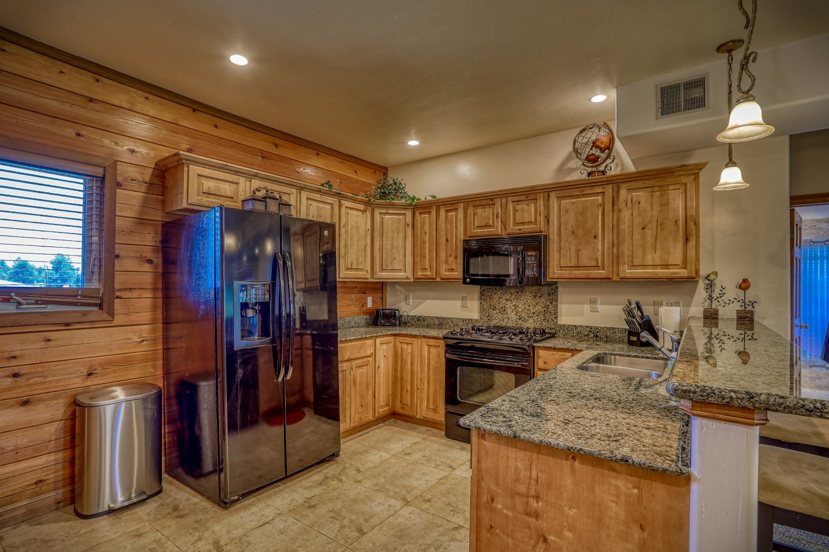 Golf Course Cozy 2 Bedroom Condo with A/C