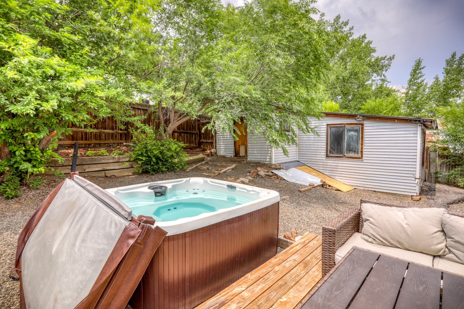Outdoor Hot Tub 