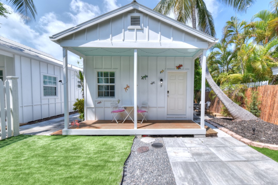 1/1 Cottage close to Duval st. — Front
