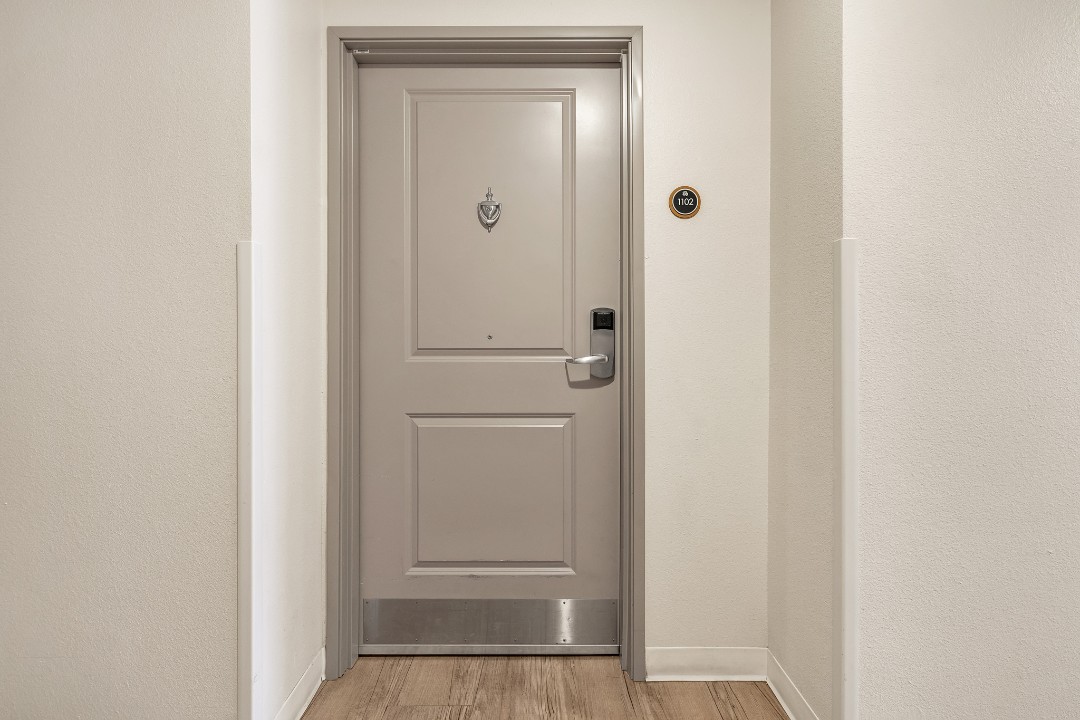 Simplicity At the Rim · Unit 1102  1102 3/2