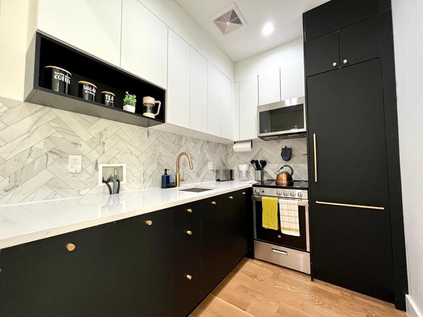 Full size kitchen