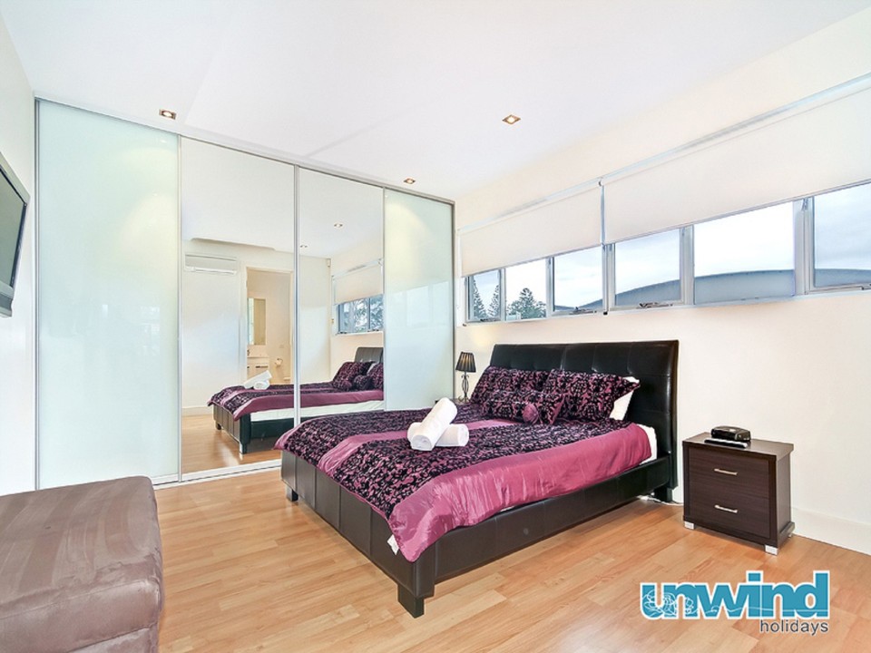 Linen and Towels Provided
For your convenience, all beds are made with fresh linen and soft towels are included for each guest — no need to bring your own. It’s one less thing to worry about, so you can settle in and start enjoying your stay.