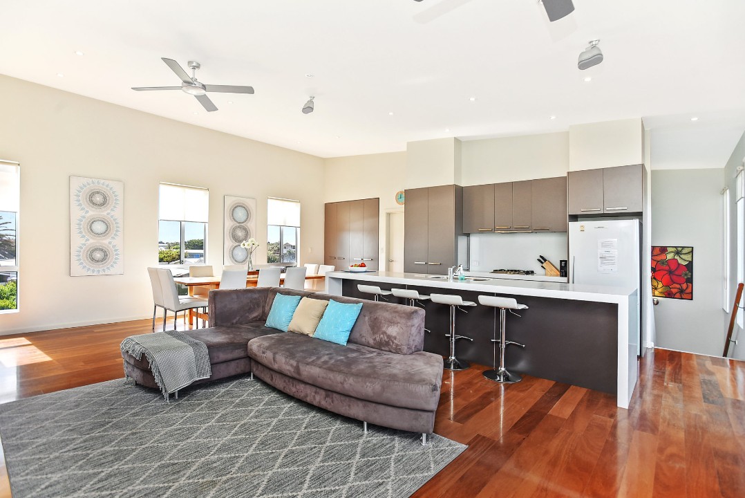 The kitchen connects seamlessly to the living area, making it a great space to enjoy conversations, board games, or streaming your favourite show via the free WiFi.