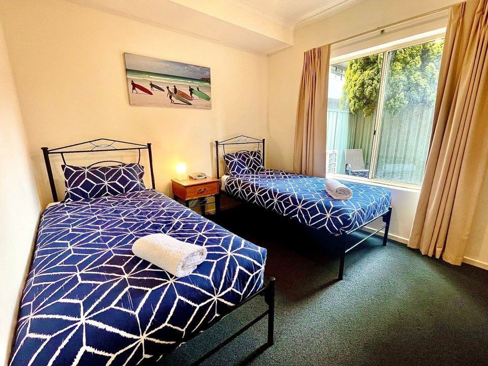 Comfortably accommodates up to five guests with queen, twin single, and sofa bed configuration.