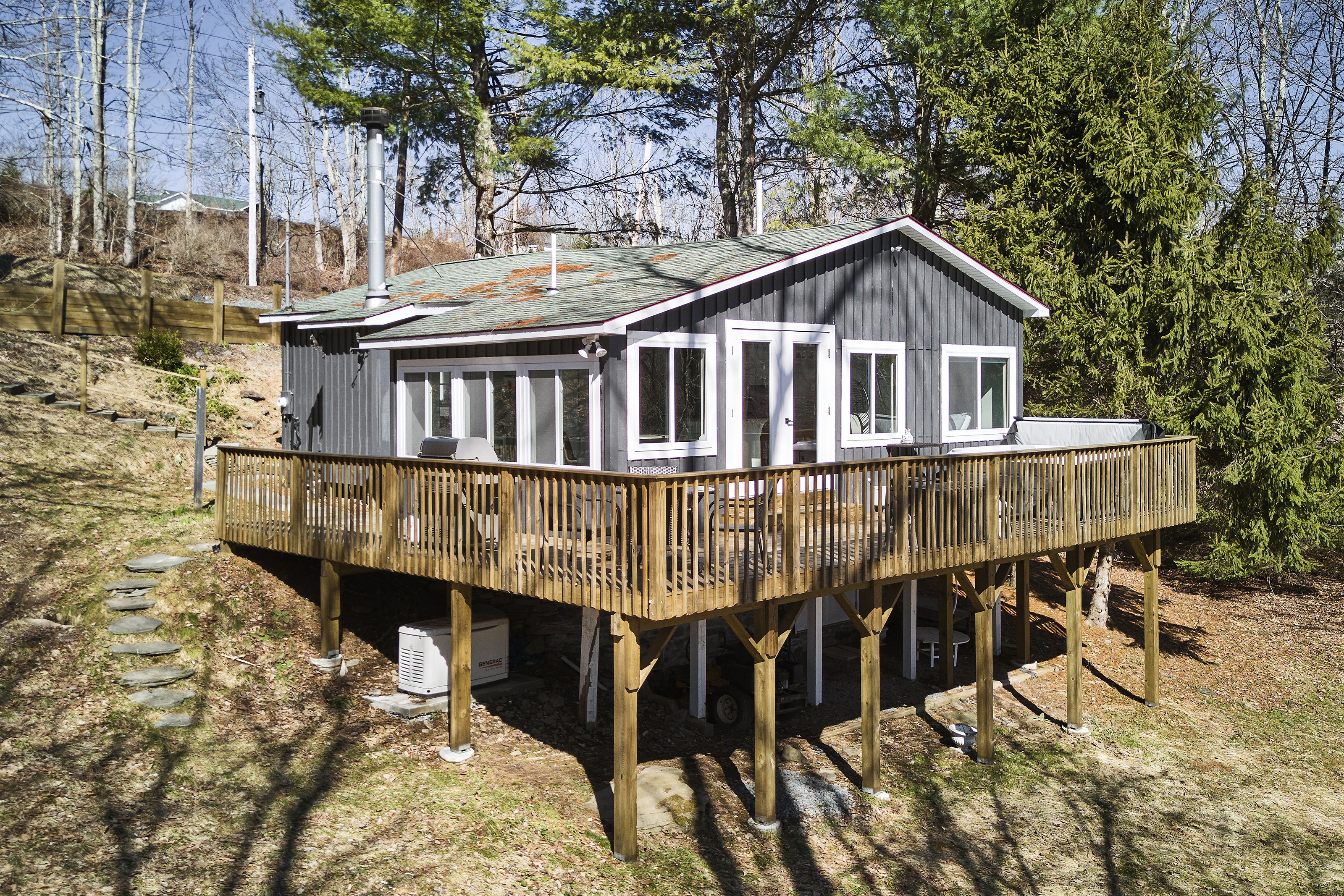 Lakefront Retreat  Hot Tub Kenoza Cottage — Kenoza Lake, NY — vacation rental