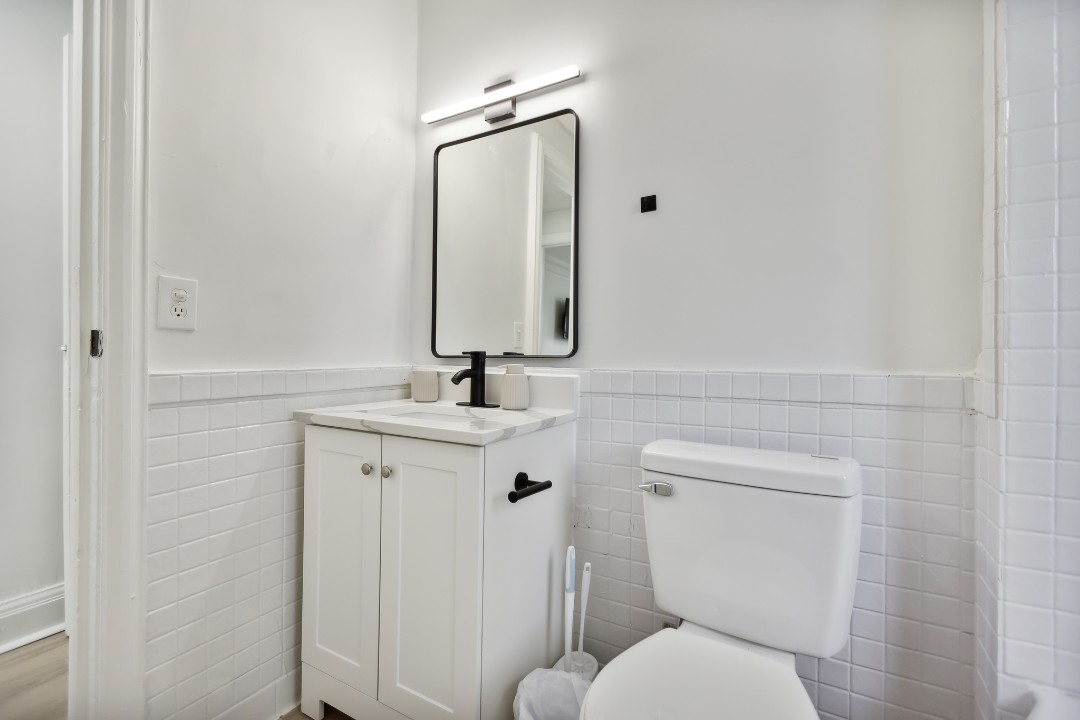on East, 419- · Unit 111  1/1