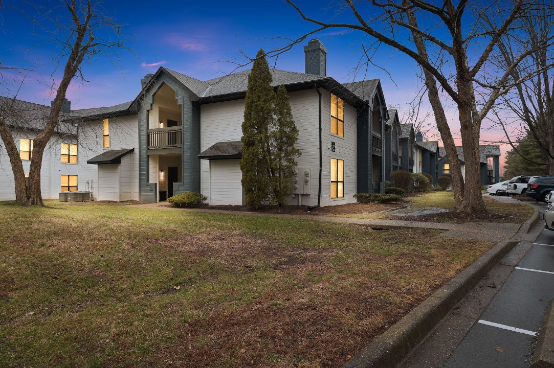 Taylor at 502 · Unit unit 2200-100 2/2