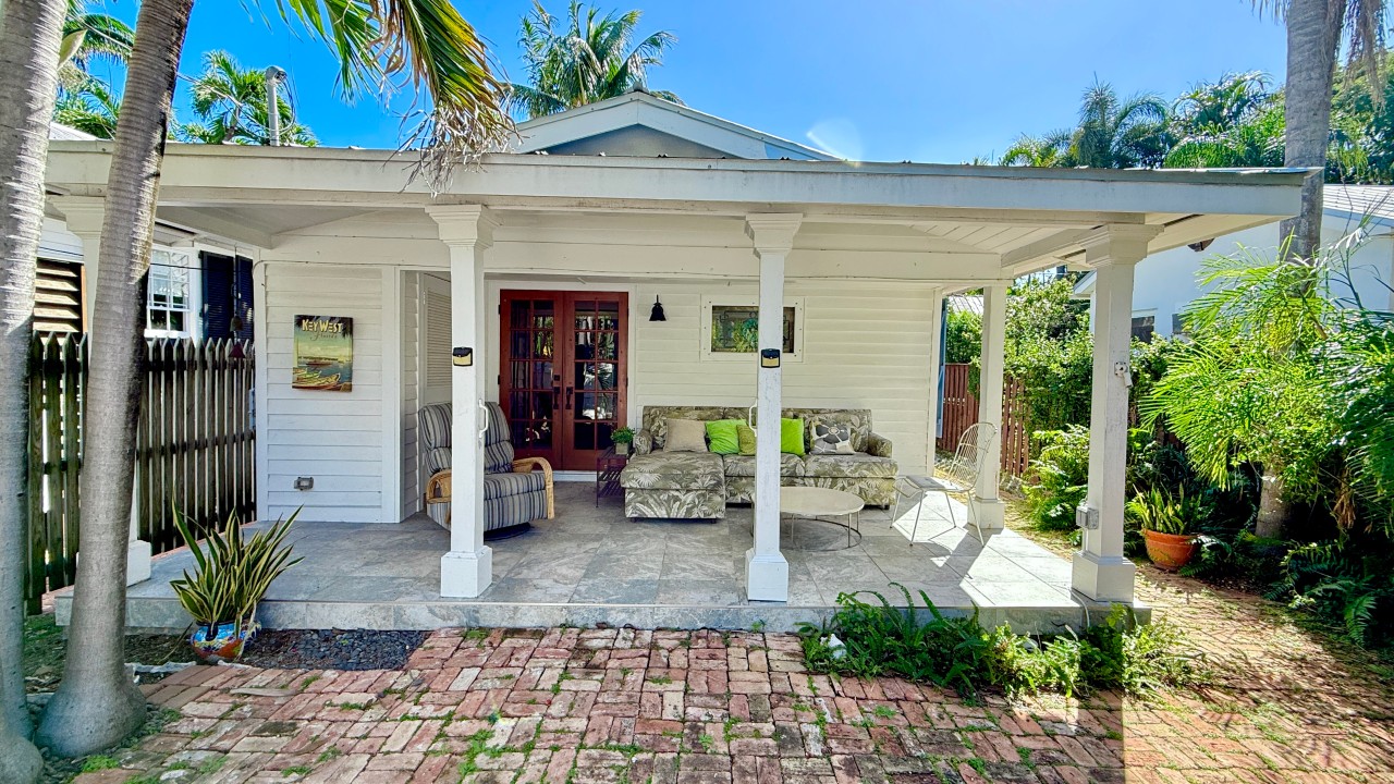 Carsten Lane Cottage — Front Porch