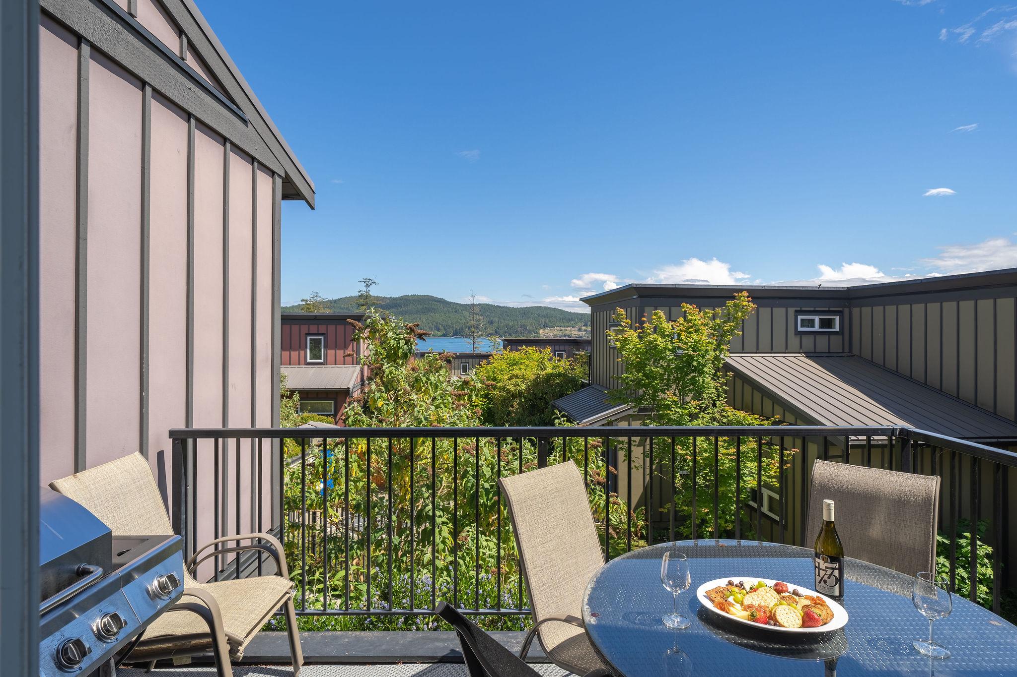 Vacation Rental Sooke Townhome, 3 Bedrooms