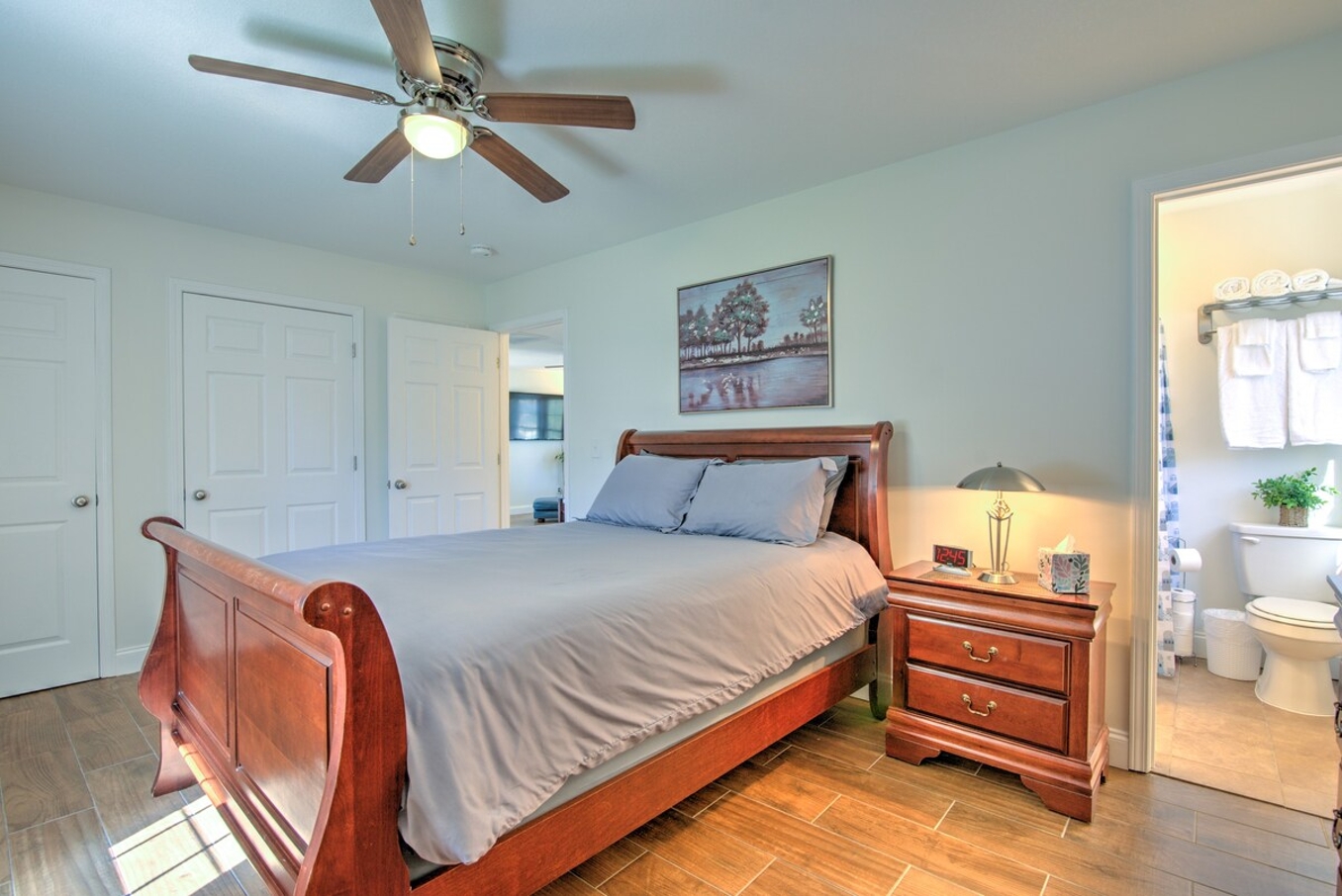 Charming Central Oasis ~ Queen Beds ~ Porch ~ Pkg! photo 3