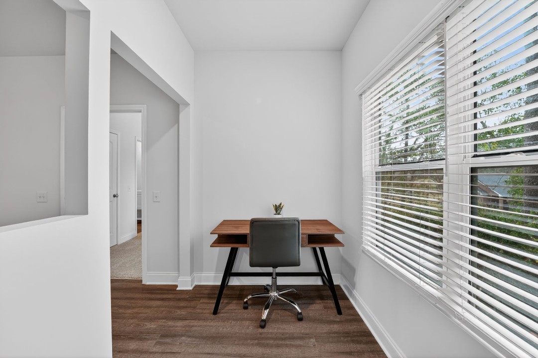 Hickory Grove · Unit 406 2/2