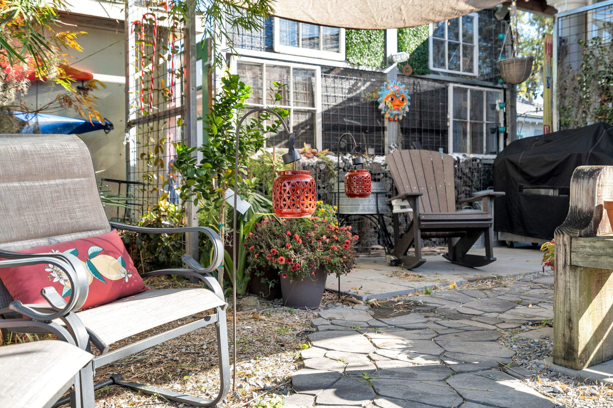 Lush courtyard tucked away from the city