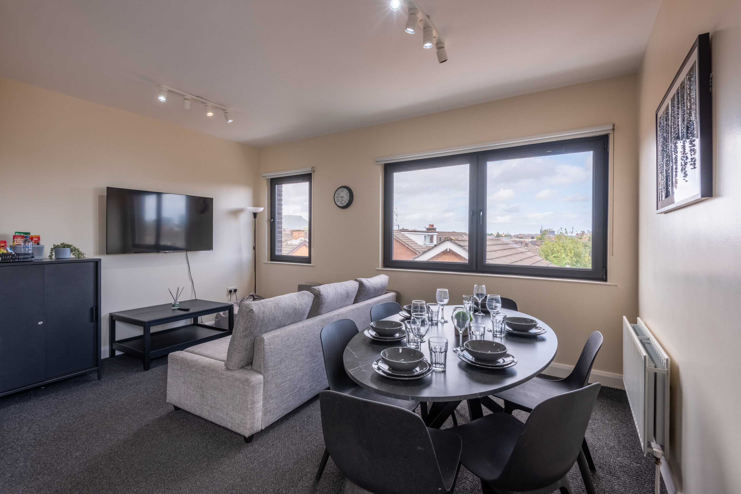 Family 2BR | Free Parking | Near Cathedral Qtr — Belfast, Northern Ireland — vacation rental