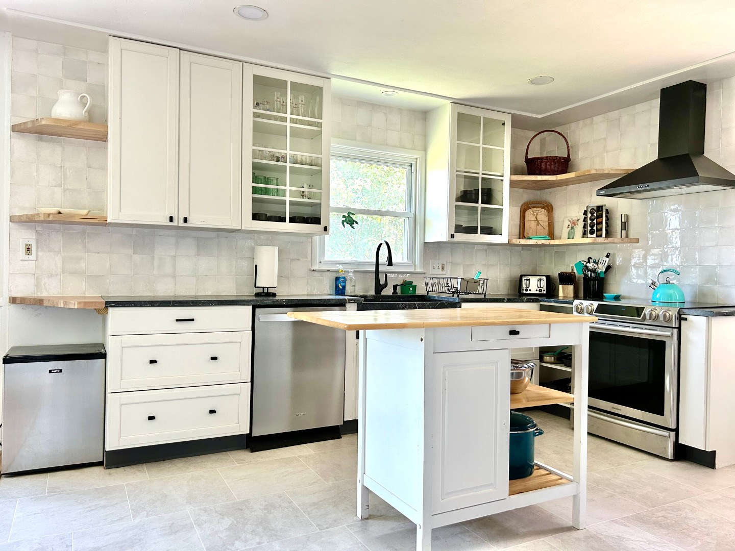 Kitchen, 2nd floor