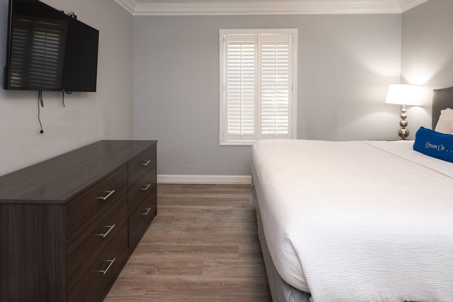 Another peaceful bedroom