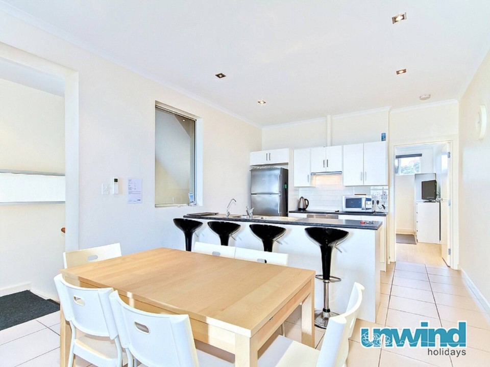 The fully equipped kitchen gives you the freedom to prepare your own meals, whether it’s breakfast before heading out or a relaxed dinner in after a full day of exploring.