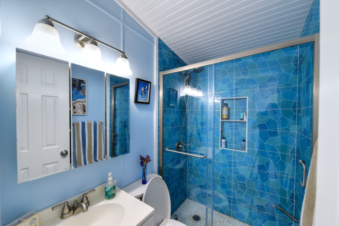 Windy Point Oceanfront in Geiger Key — Shared Bath
