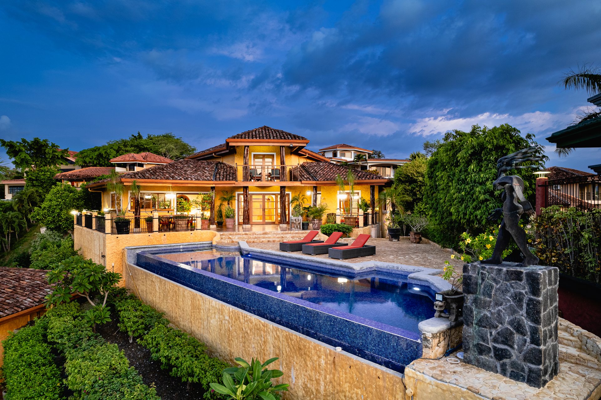 Casa Amarilla