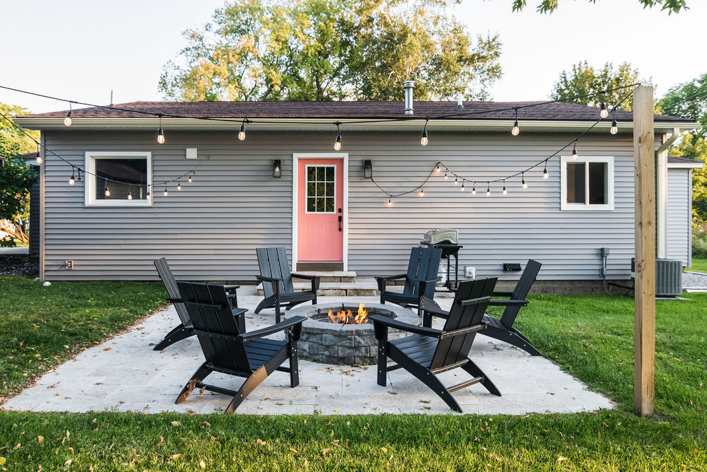 Bernie's: Downtown: Walk To Lake And Restaurants - Boyne City, MI