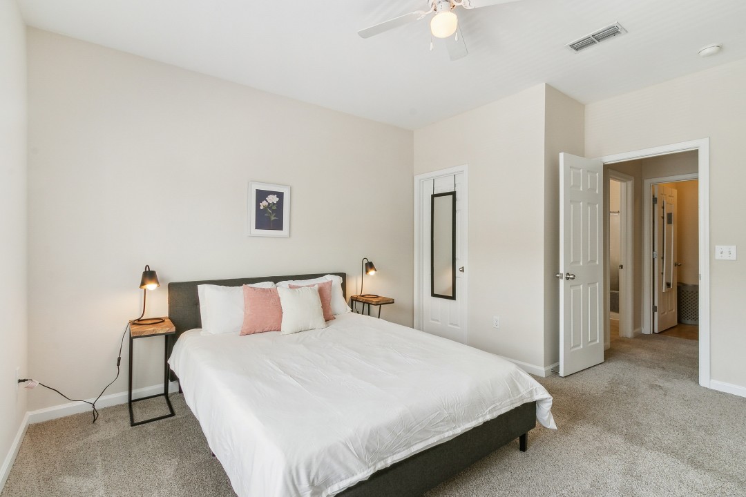 The Verandas, 2325 Calgary Crescent, · Unit 1/1
