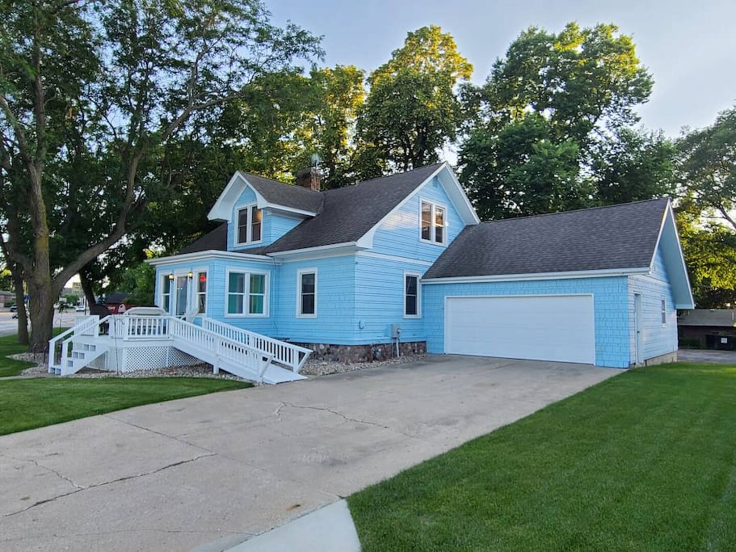 Stay Blu-Sleeps 16