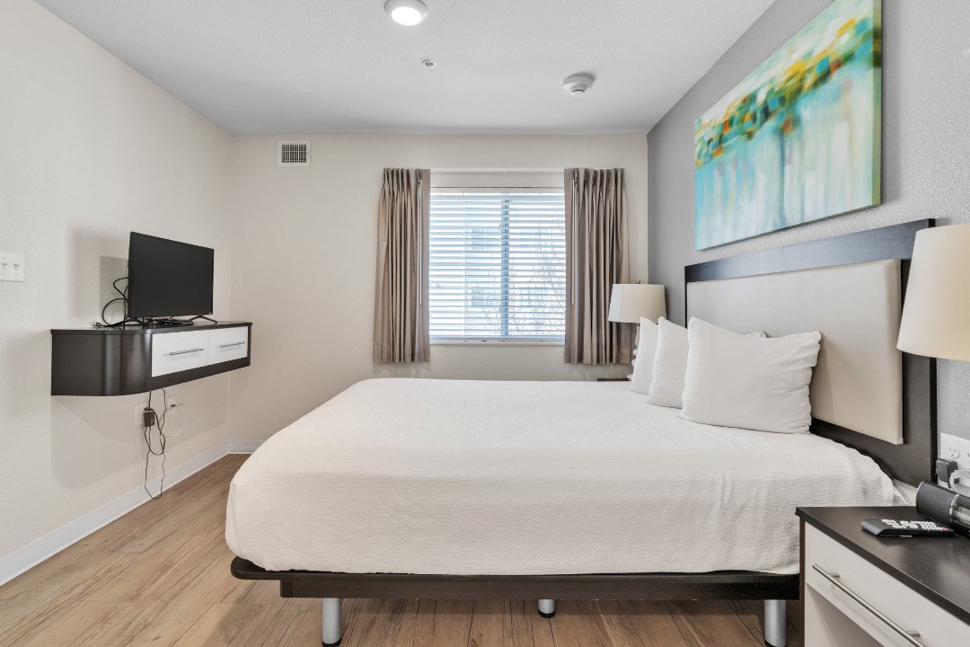 2 Bedrooms · Signature layout