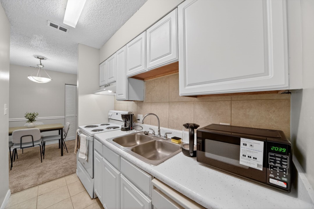 Avenue · Unit at Winter Springs 03-207 1/1