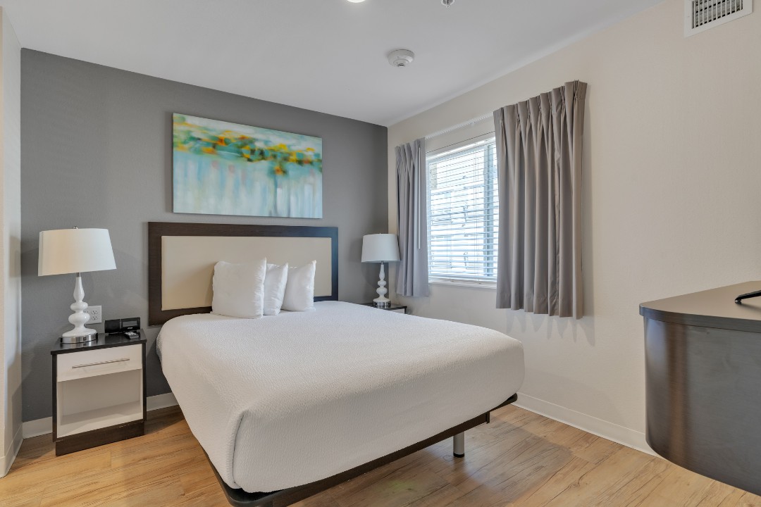 2 Bedrooms · Signature layout