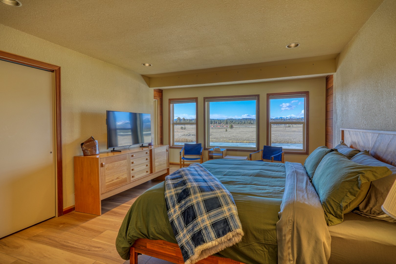 Cozy King Bed in Master Bedroom on Main Floor  