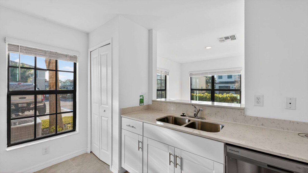 Landings at Westport · Unit 2056