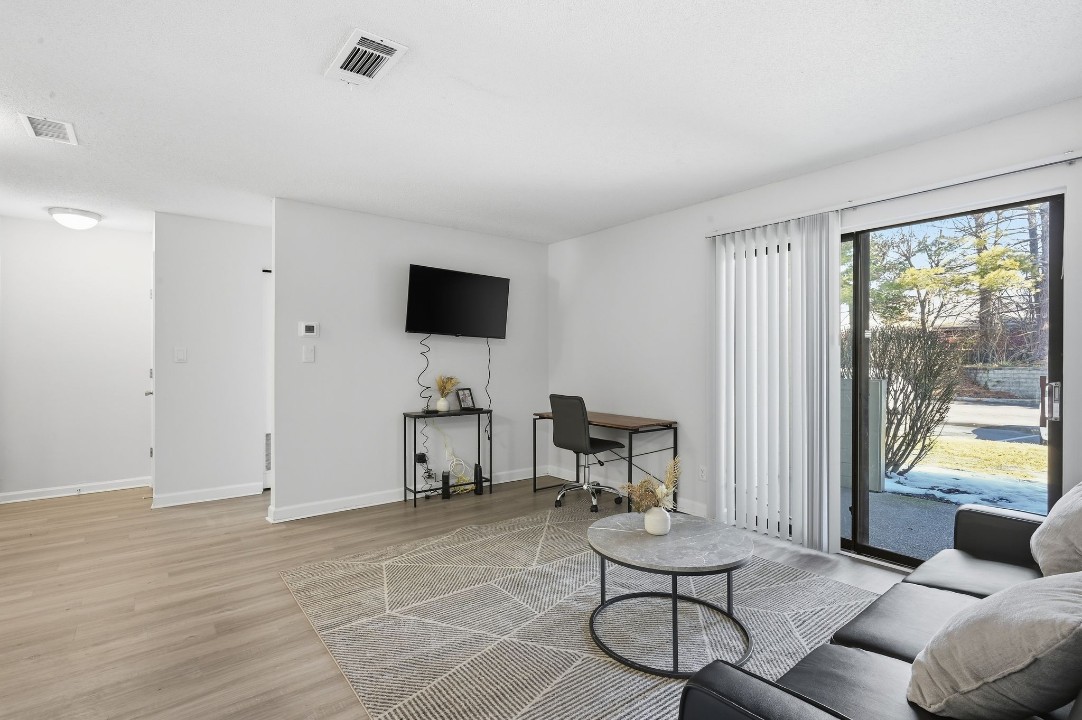 Taylor at 502 · Unit unit 2200-107 2/2