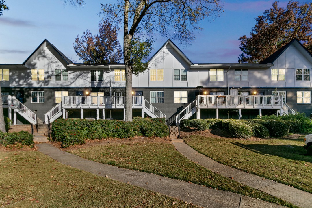 Barcelo at East Cobb A10, 2/1.5
