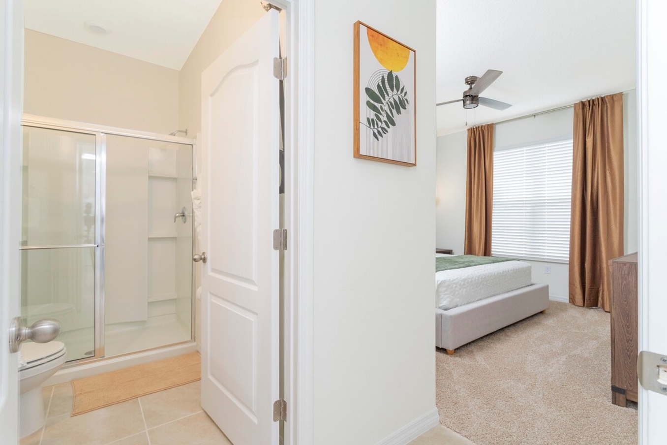 This principal, elegant and spacious bathroom comes with all the basics and a tub. Enjoy a relaxing shower, a refreshing retreat after a day of adventures.