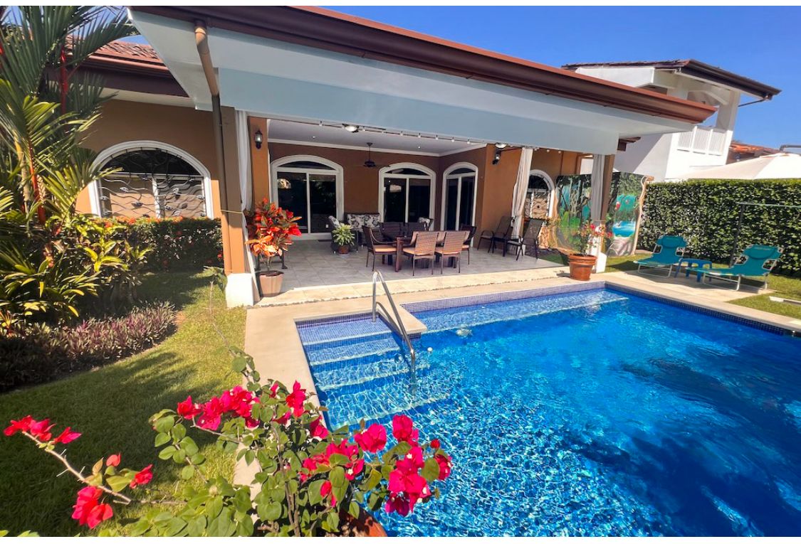 Casa 100 · Villa Almeria by Vacation Pura Vida