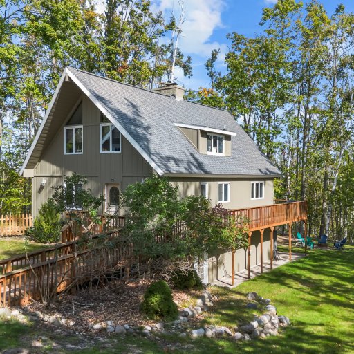 Spacious 5-bedroom A-frame tucked into the woods — ideal for families or groups looking for a private Gaylord retreat with plenty of room to spread out.
