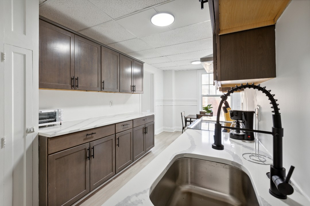 on East, 419- · Unit 111  1/1
