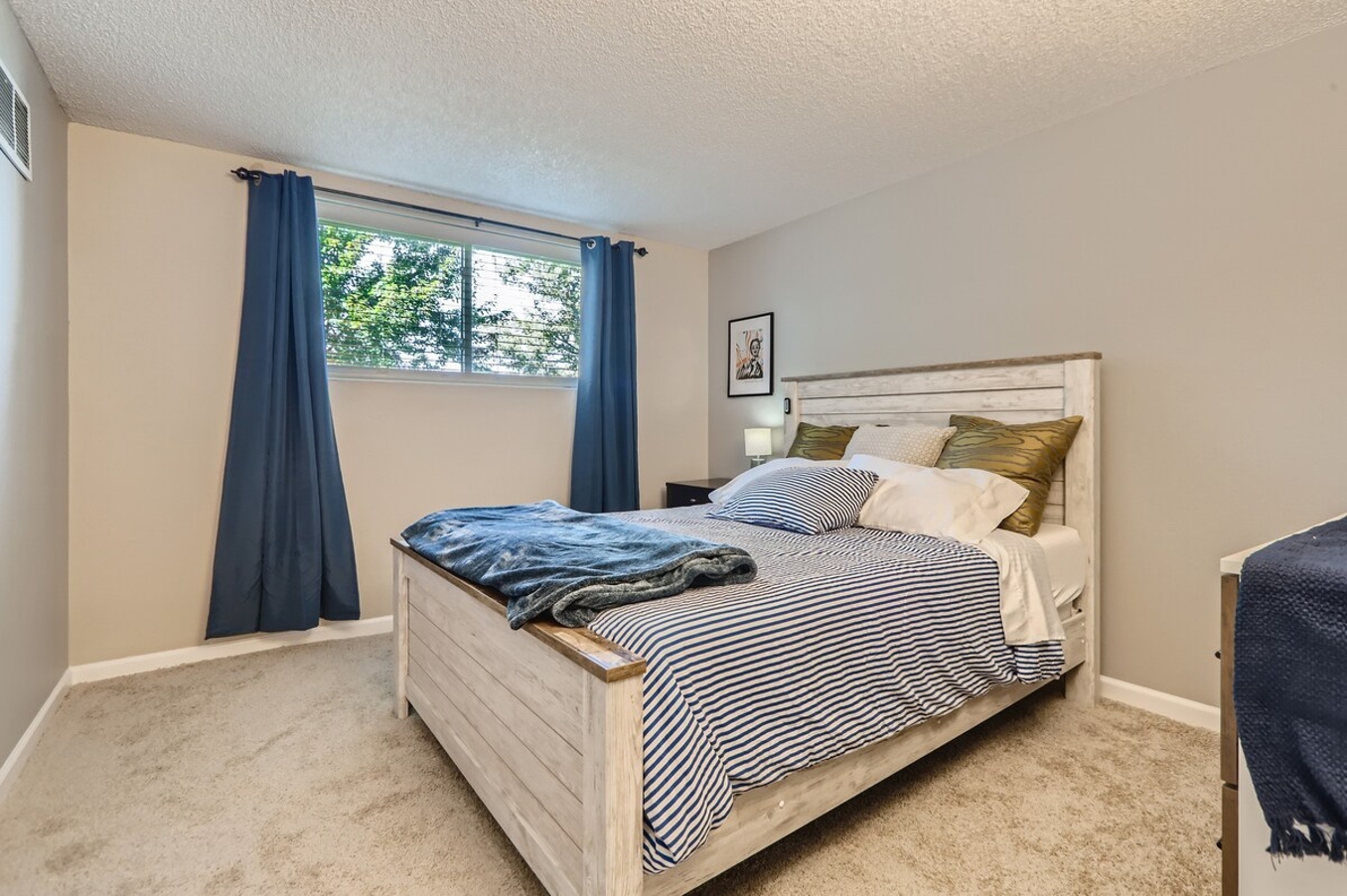 2375 S Linden Ct 1 bd Condo* Pets* Patio* photo 2