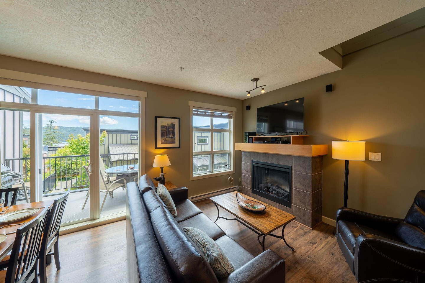 Entire 2 Bedroom Townhouse with Ocean Views — Sooke, British Columbia — vacation rental