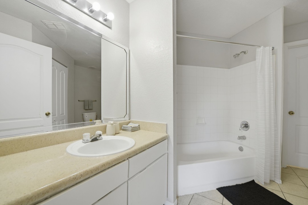 Avenue · Unit at Winter Springs 21-307 2/2