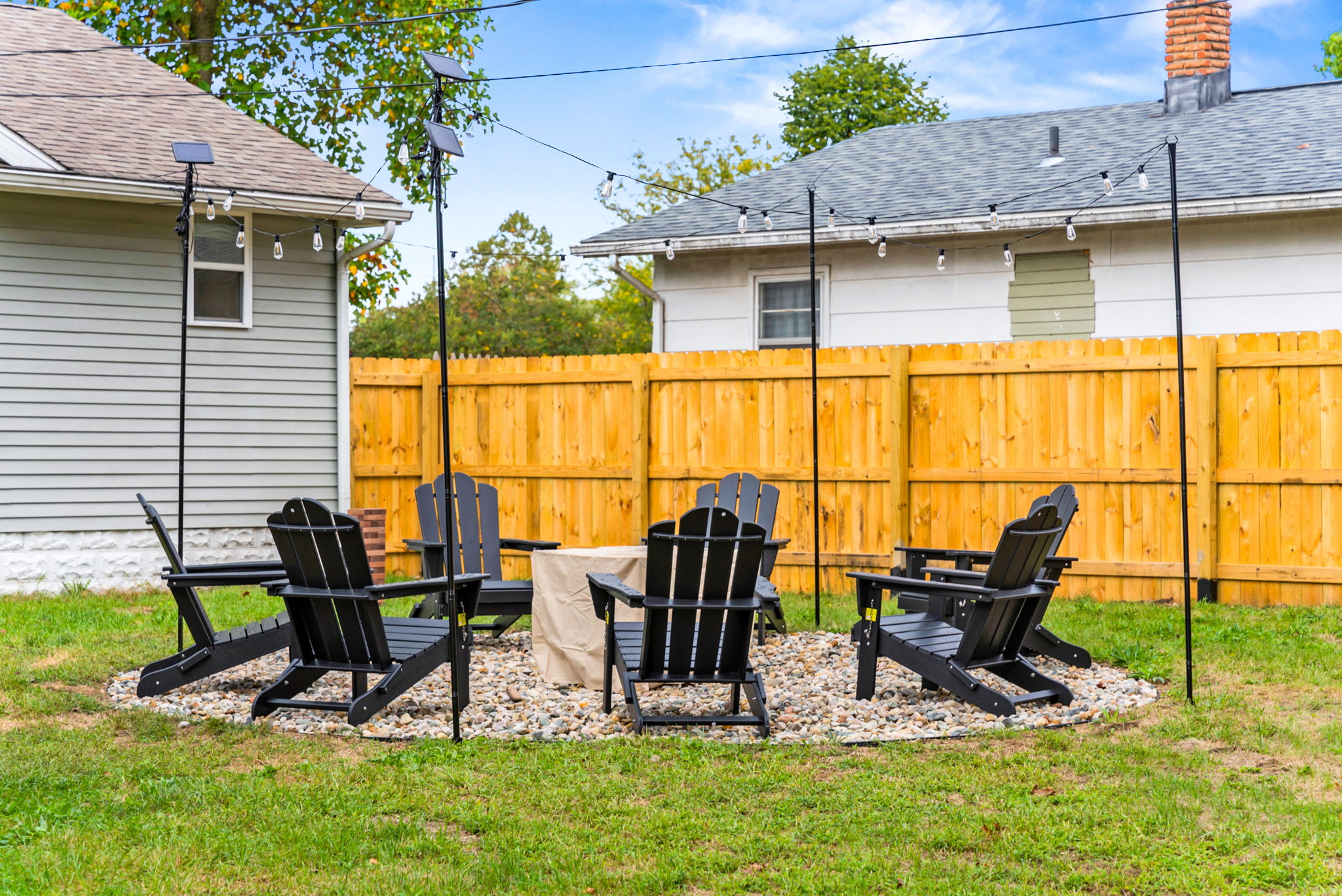 Cozy Family Haven With Firepit And Games - Stylish Modern Retreat - Elkhart, IN