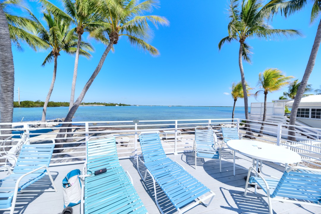 Windy Point Oceanfront in Geiger Key — Pool 1 Chairs
