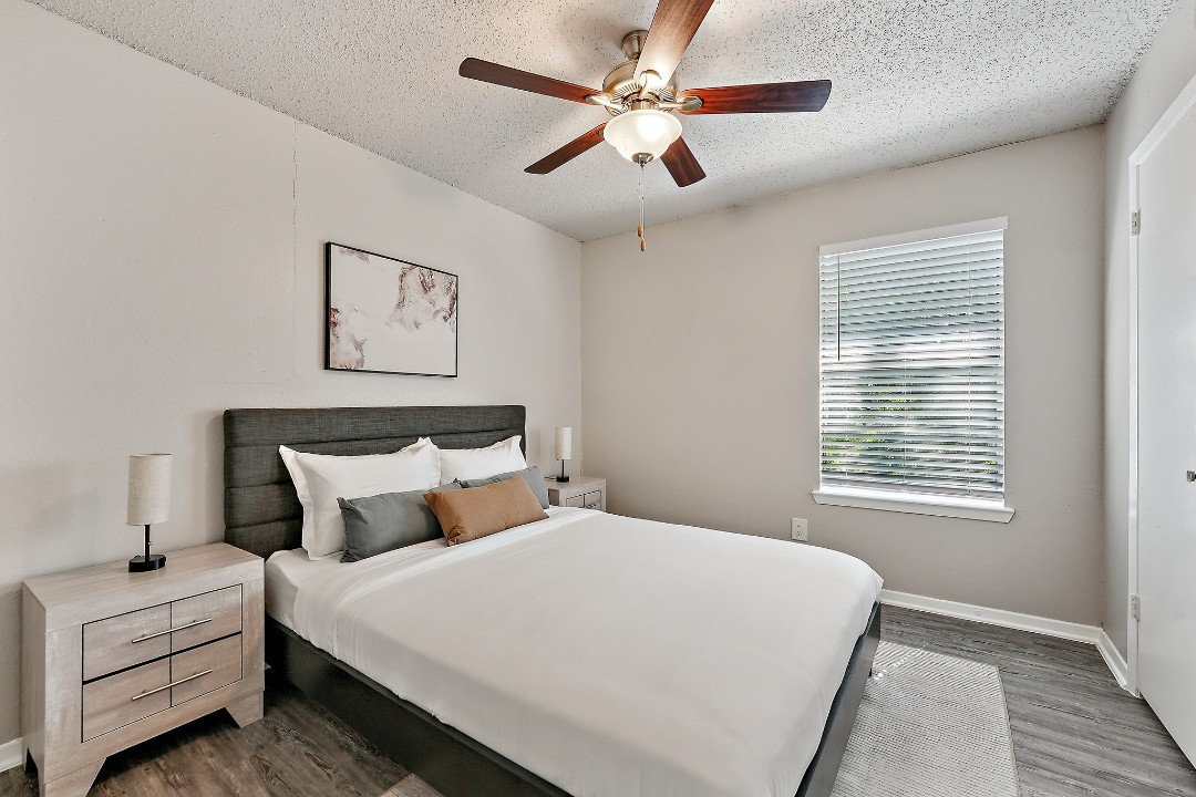 The Landry · Unit 326 2/2