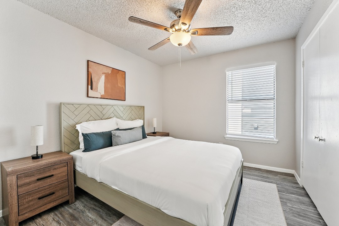 2 Bedrooms · Signature layout
