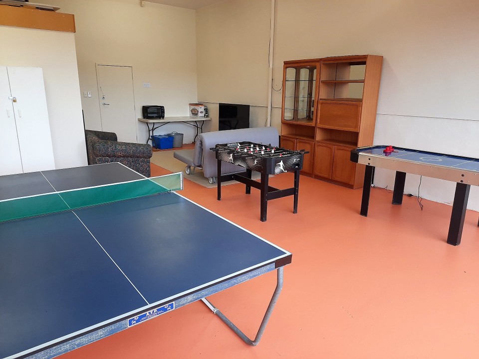 Entertainment-Focused Games Room
Equipped with table tennis, air hockey, foosball, darts, and a 55” TV—ideal for indoor entertainment.