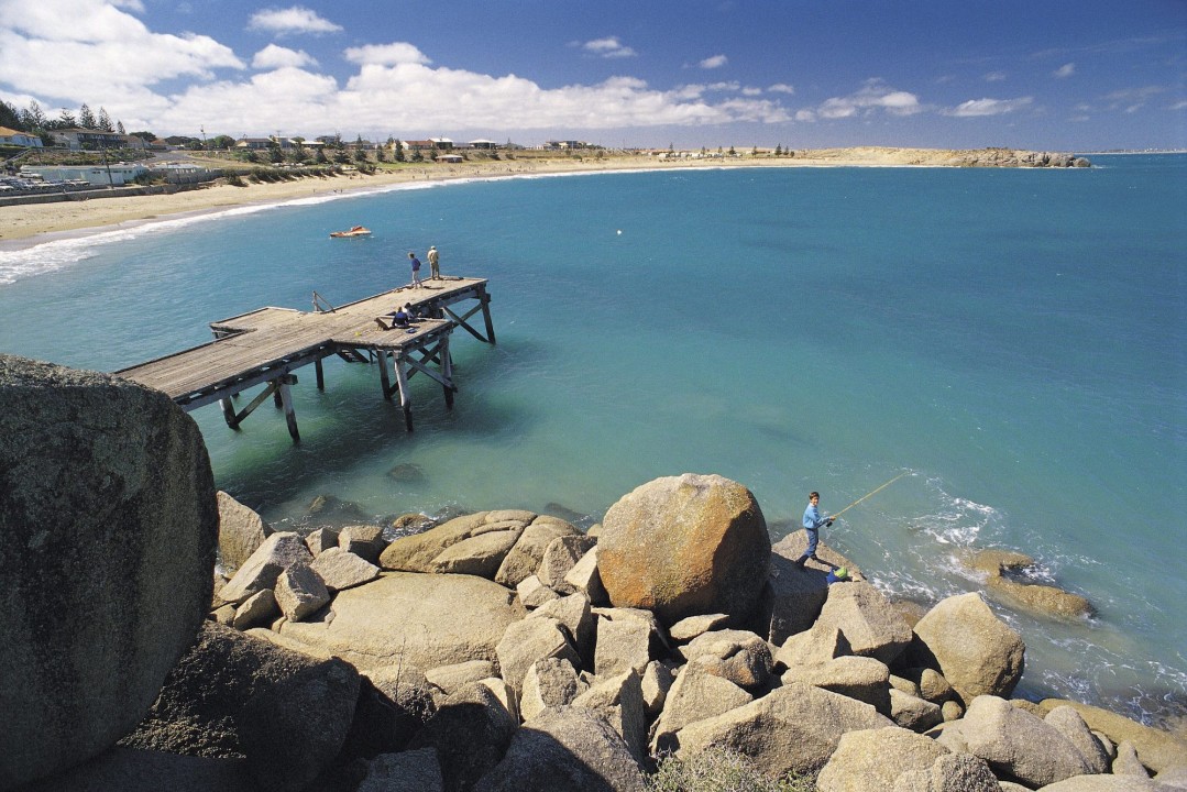5km to Port Elliot, a nearby hub of boutiques, beach, and local flavour.
