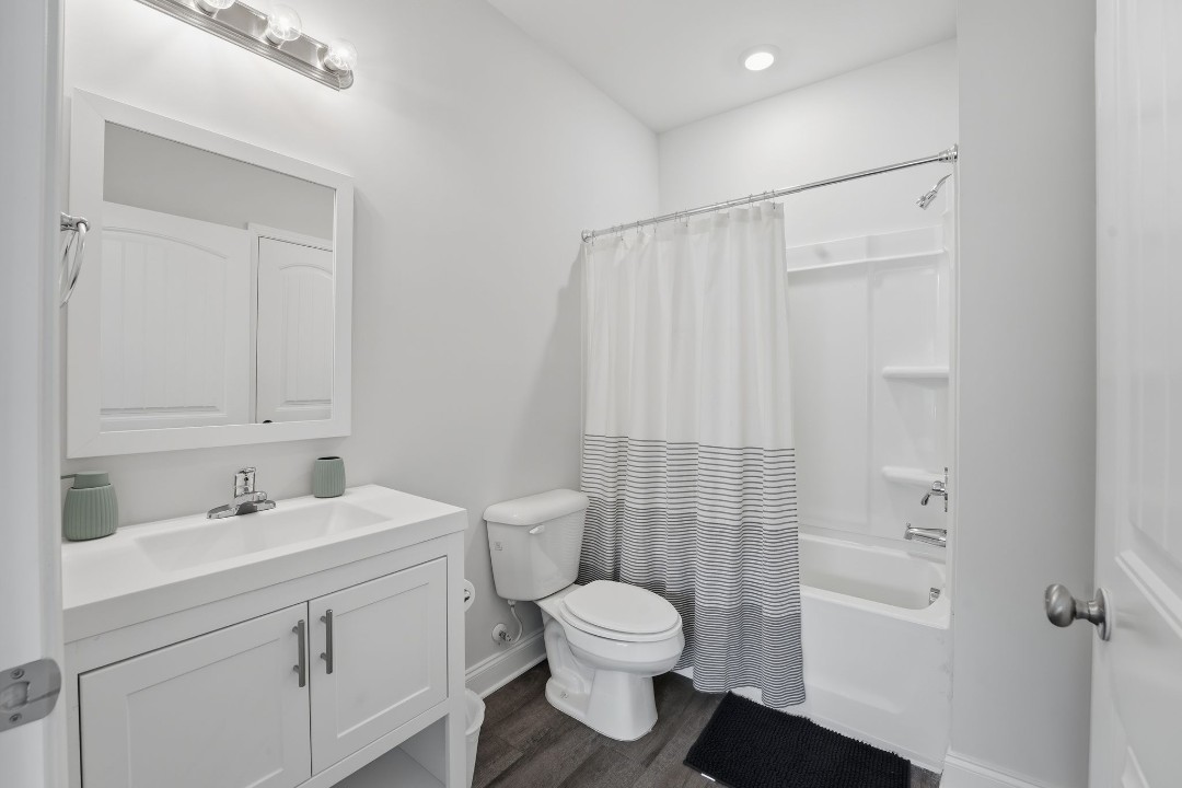 Hickory Grove · Unit 1204 2/2